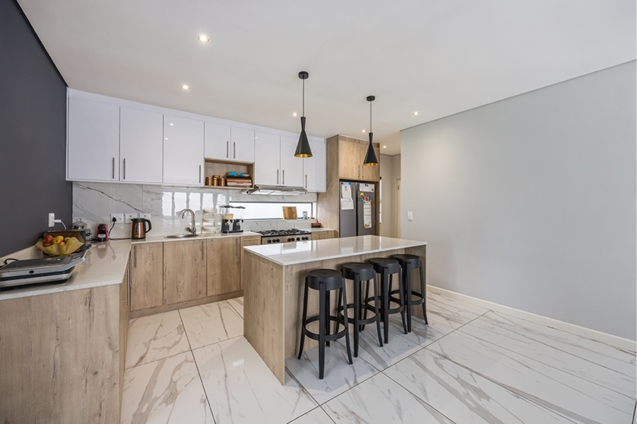 5 Bedroom Property for Sale in Sandown Western Cape